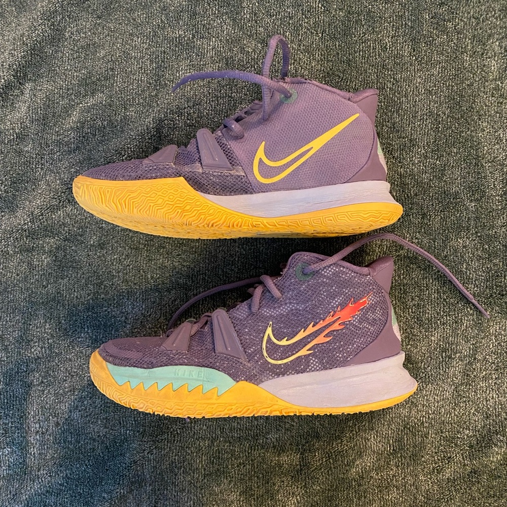 Youth Nike Kyrie Daybreak